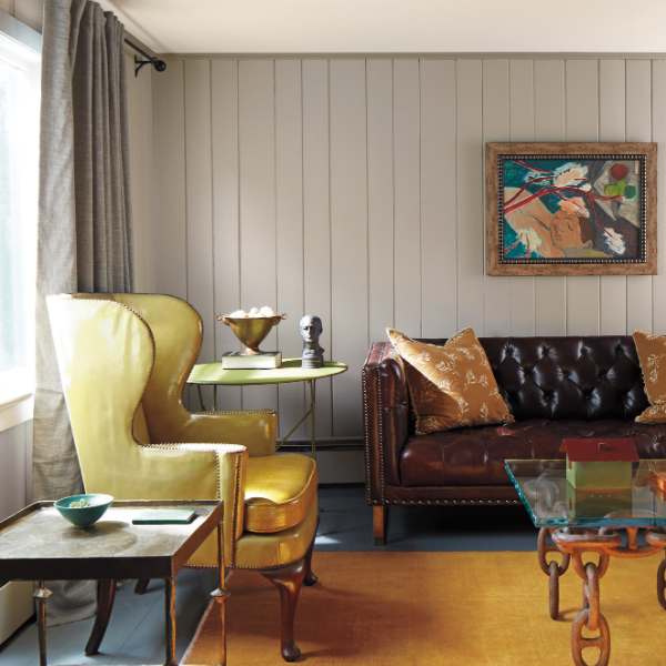A retro living room with walls painted in Benjamin Moore Affinity Color Collection paint